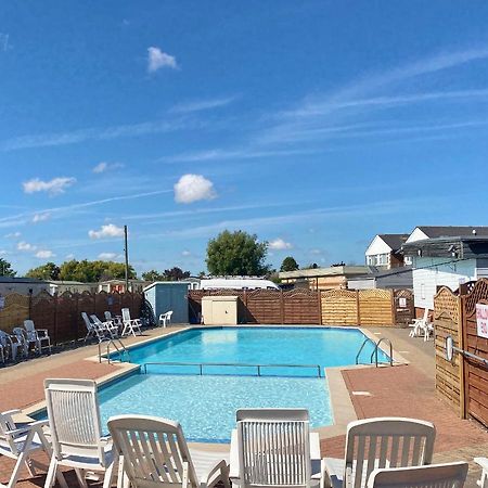 Winchelsea Beach Holiday Home - Pool & Beach Exterior photo