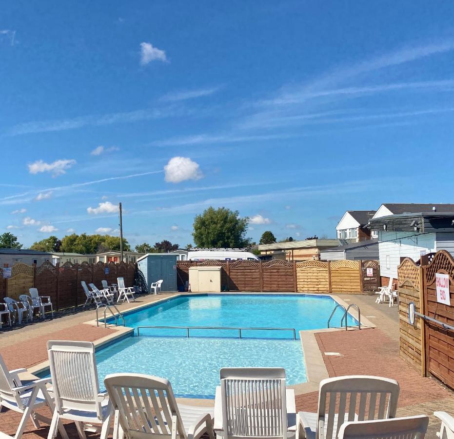 Winchelsea Beach Holiday Home - Pool & Beach Exterior photo